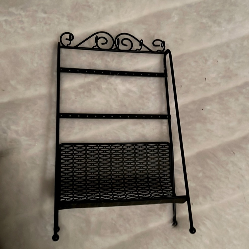 Black jewelry organizer